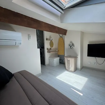 Maison De En Centre-ville Avec Terrasse Et Parking 아파트 *
